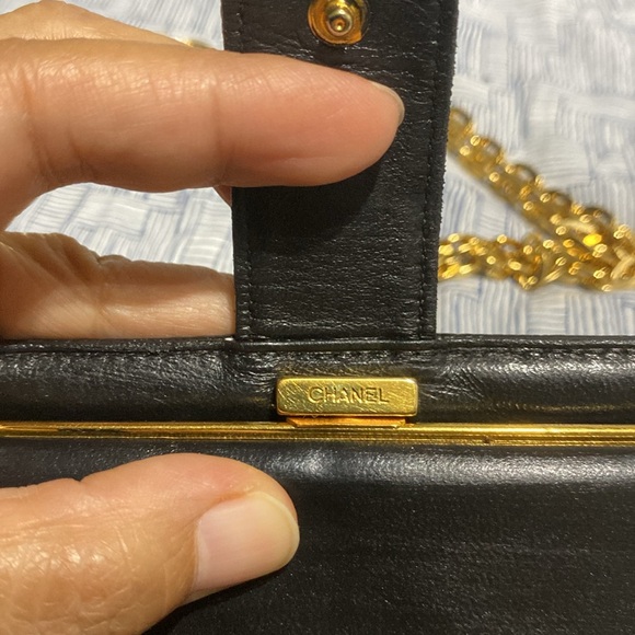 Chanel caviar wallet -converted to a WOC. Small and there is an insert included - Picture 11 of 17